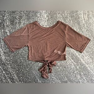 Fabletics Short Sleeve Yoga Crop Top w/Tie Detail - S